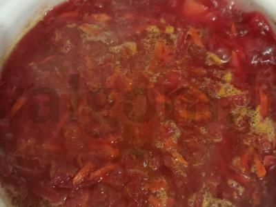 Raudonas barštis su kalakutiena pagrindine nuotrauka