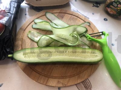 Salotas su avokadu ir putpelių kiaušiniais Žingsnis 1