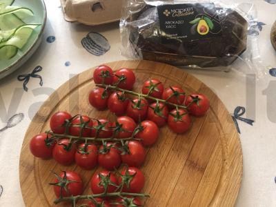 Salotas su avokadu ir putpelių kiaušiniais Žingsnis 2