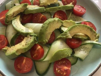 Salotas su avokadu ir putpelių kiaušiniais Žingsnis 6