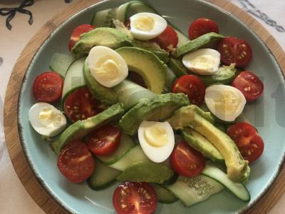 Salotas su avokadu ir putpelių kiaušiniais Žingsnis 8