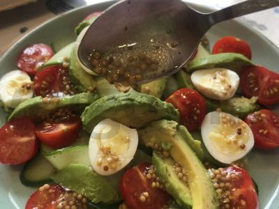 Salotas su avokadu ir putpelių kiaušiniais Žingsnis 11