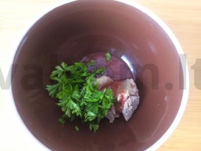 Keptuvėje kepti tostai su paštetu, kečupu ir žolelėmis Žingsnis 2