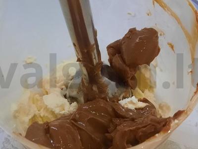 Vaflinis tortas su virta saldžia grietinėle ir sviestu Žingsnis 2