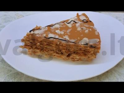 Vaflinis tortas su virta saldžia grietinėle ir sviestu pagrindine nuotrauka