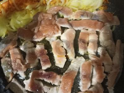 Kepta lašiša su morkomis ir svogūnais Žingsnis 3