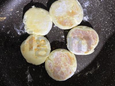 Sūrio blynai grietinės padaže Žingsnis 8