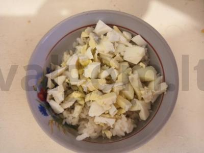 Salotos su ryžiais, kiaušiniu ir jūros kopūstais Žingsnis 2