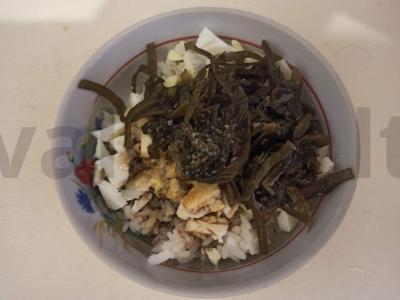 Salotos su ryžiais, kiaušiniu ir jūros kopūstais Žingsnis 3