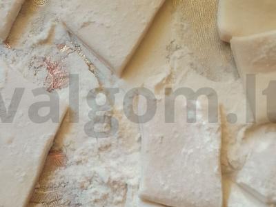 Sluoksniuotos bandelės su abrikosų džemu ir varškės sūriu Žingsnis 1