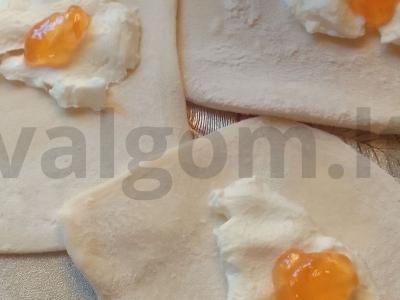 Sluoksniuotos bandelės su abrikosų džemu ir varškės sūriu Žingsnis 6