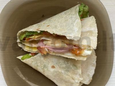 Tortilijos sumuštinis keptuvėje pagrindine nuotrauka