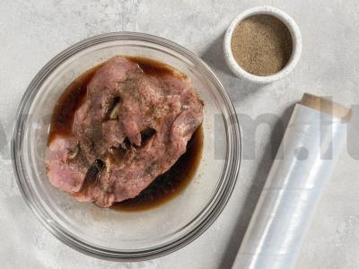 Kiauliena sojų marinate Žingsnis 2