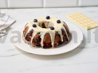 Smėlinis pyragas su šaldytomis uogomis pagrindine nuotrauka