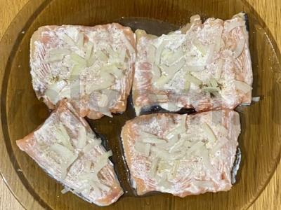 Kepta lašiša su vyšniniais pomidorais ir suluguni sūriu Žingsnis 2