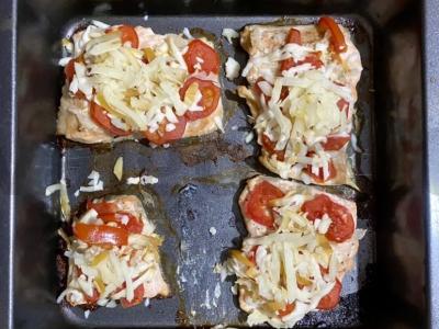 Kepta lašiša su vyšniniais pomidorais ir suluguni sūriu Žingsnis 5