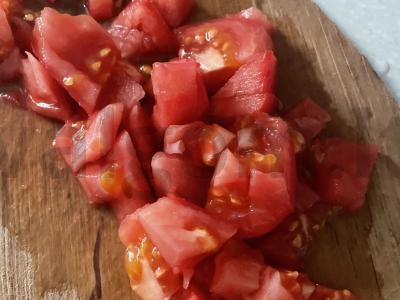 Salotas „Rozam“ su raudonuoju svogūnu Žingsnis 3