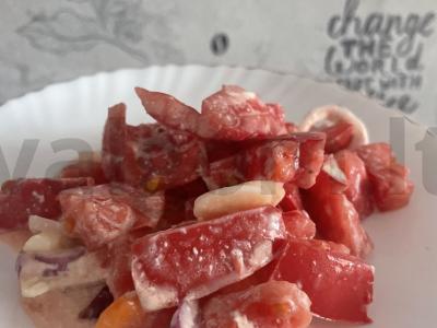 Salotas „Rozam“ su raudonuoju svogūnu Žingsnis 6