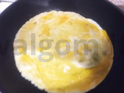 Omletas su ivasi, sūriu ir sausainiais Žingsnis 1