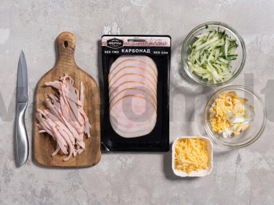 Karpadano salotos su sūriu ir agurku Žingsnis 2