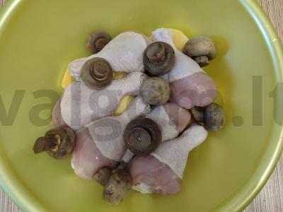 Vištienos blauzdelės su bulvėmis ir grybais orkaitėje Žingsnis 3