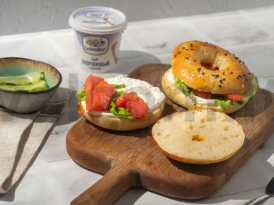 Bagelis su lašiša ir sūriu Žingsnis 6