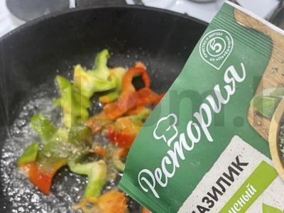 Ryžiai, garinti su paprika ir morkomis Žingsnis 4