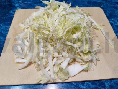 Pekino kopūstų salotas „Kapitelis“ Žingsnis 3