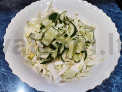 Pekino kopūstų salotas „Kapitelis“ Žingsnis 4