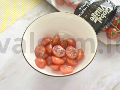 Salotas su pomidorais ir sūriu Žingsnis 1