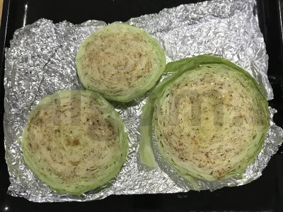 Kopūstų steikai su prieskoniais Žingsnis 3