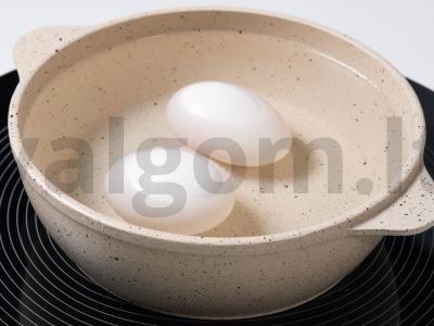 Salotas „Išskirtinis“ su graikiniais riešutais ir karbonaidu Žingsnis 1