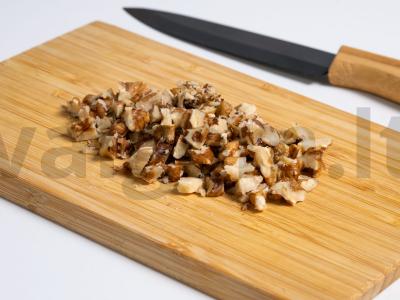 Salotas „Išskirtinis“ su graikiniais riešutais ir karbonaidu Žingsnis 2