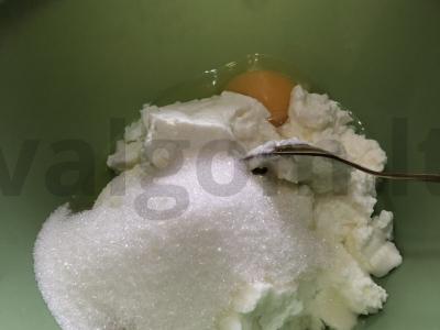 Varškės blynai su manų kruopomis kokosų piene Žingsnis 1