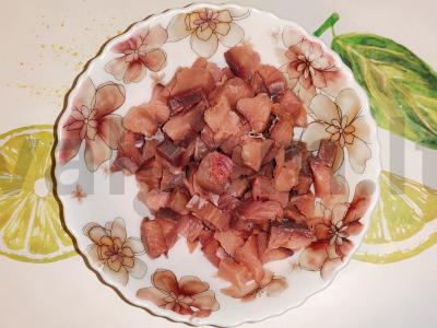 Salotas „Amūro“ su rūkyta lašiša Žingsnis 3