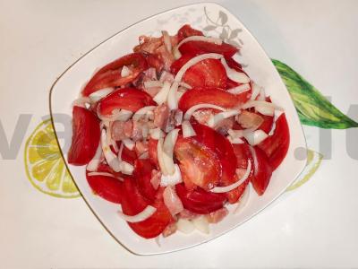 Salotas „Amūro“ su rūkyta lašiša pagrindine nuotrauka