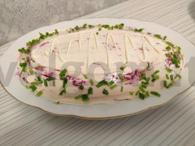 Klasikinis „Silkė po kailiu“ salotas pagrindine nuotrauka