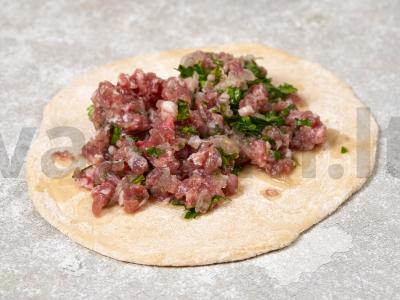 Čeburekai su mineraliniu vandeniu Žingsnis 7