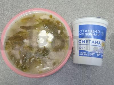 Žaliasis šaltibarščiai su šaldytu rūgštynu ant ančių sultinio Žingsnis 7