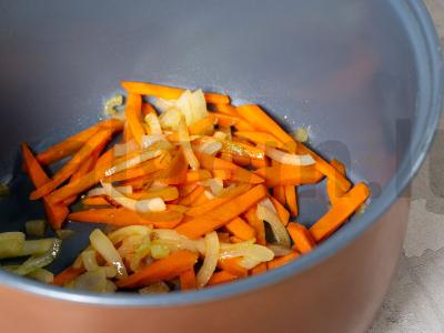 Kukurūzų plovas su kalakutiena lėtoje viryklėje Žingsnis 2