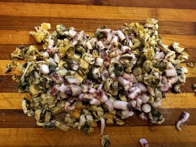 Salotos su jūros kokteiliu ir sūriu Žingsnis 1