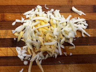 Salotos su jūros kokteiliu ir sūriu Žingsnis 4