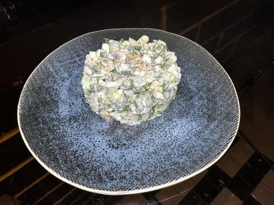 Salotos su jūros kokteiliu ir sūriu pagrindine nuotrauka