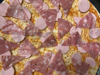 Greita pica su dešrelėmis ir saliami Žingsnis 3