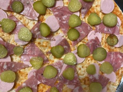 Greita pica su dešrelėmis ir saliami Žingsnis 4