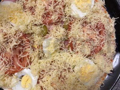 Greita pica su dešrelėmis ir saliami Žingsnis 7