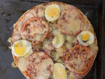 Greita pica su dešrelėmis ir saliami Žingsnis 9