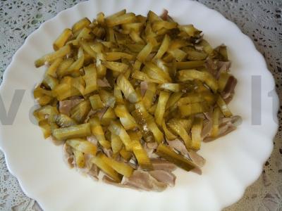 Vištienos skrandžių, marinuotų agurkų ir žaliųjų žirnelių salotas Žingsnis 2