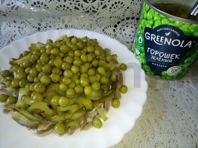 Vištienos skrandžių, marinuotų agurkų ir žaliųjų žirnelių salotas Žingsnis 3