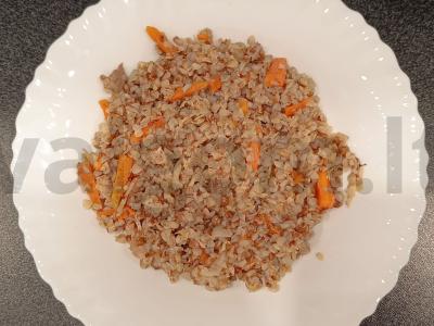 Grikių košė su troškinta kalakutiena pagrindine nuotrauka